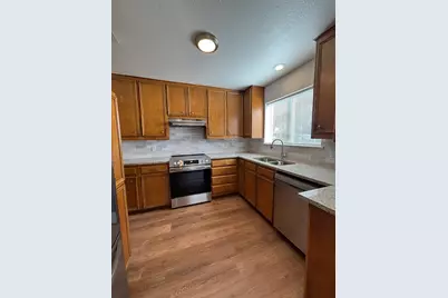 702 Matthews Court, Arlington, TX 76012 - Photo 5