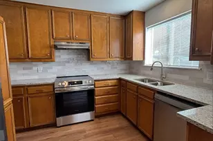 702 Matthews Ct, Arlington, TX 76012 - Photo 5