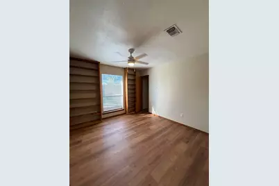 702 Matthews Court, Arlington, TX 76012 - Photo 11