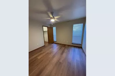 702 Matthews Court, Arlington, TX 76012 - Photo 9