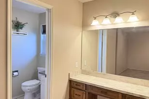 304 Tahiti Dr, Granbury, TX 76048 - Photo 11