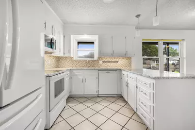 304 Tahiti Drive, Granbury, TX 76048 - Photo 5