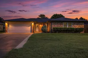 304 Tahiti Dr, Granbury, TX 76048 - Photo 39