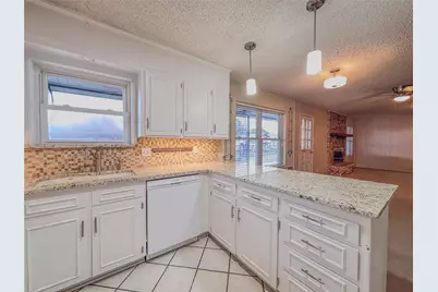 304 Tahiti Drive, Granbury, TX 76048 - Photo 5