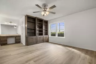 304 Tahiti Dr, Granbury, TX 76048 - Photo 13