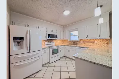 304 Tahiti Drive, Granbury, TX 76048 - Photo 7