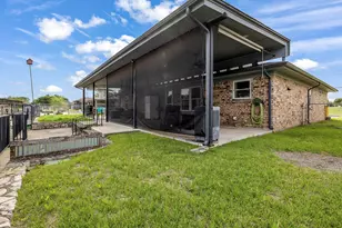 304 Tahiti Dr, Granbury, TX 76048 - Photo 27