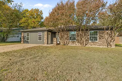 660 Pleasant Manor Avenue, Burleson, TX 76028 - Photo 3