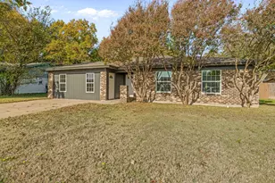 660 Pleasant Manor Ave, Burleson, TX 76028 - Photo 3