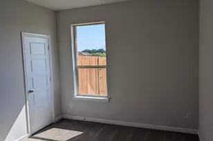 933 Boll Weevil Dr, Cleburne, TX 76031 - Photo 11