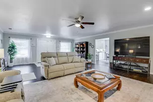 1208 Cindy Ln, Cleburne, TX 76033 - Photo 9