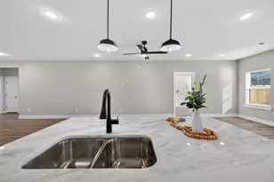 506 Broadway St, Whitesboro, TX 76273 - Photo 11