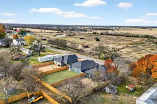 506 Broadway St, Whitesboro, TX 76273 - Photo 33