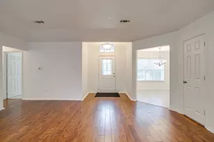 701 Stonebrooke Dr, Burleson, TX 76028 - Photo 5