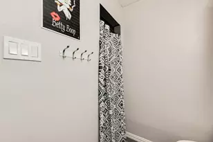 7510 Holly Hill Dr, Dallas, TX 75231 - Photo 21