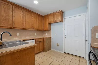 1437 N Bluegrove Road, Lancaster, TX 75134 - Photo 7