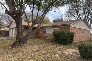 2812 Eddie Pl, Fort Worth, TX 76140 - Photo 3