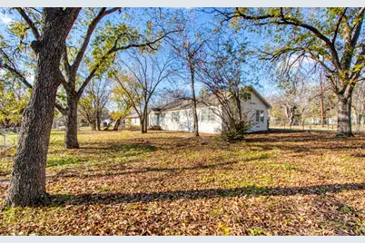 903 W 8th Street, Bonham, TX 75418 - Photo 19