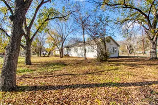 903 W 8th St, Bonham, TX 75418 - Photo 19