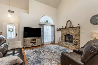 105 W 6th Street, Lindsay, TX 76250 - Photo 3