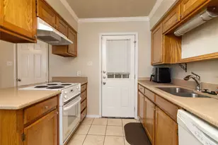 401 Berryhill Dr, Springtown, TX 76082 - Photo 11