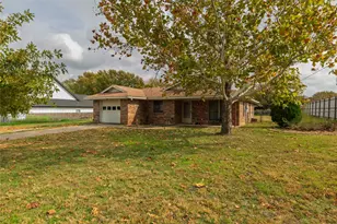 401 Berryhill Dr, Springtown, TX 76082 - Photo 1
