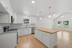 825 W Walker St, Denison, TX 75020 - Photo 9