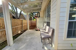 200 Morning Star Ct, Irving, TX 75063 - Photo 29