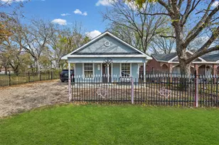 2002 NE Main St, Ennis, TX 75119 - Photo 3