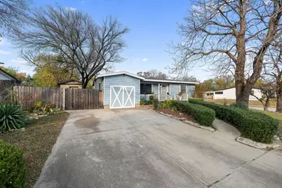 1202 W Strong Parkway, Grand Prairie, TX 75050 - Photo 5