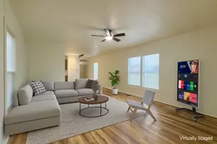 305 W Bryant St, Elm Mott, TX 76640 - Photo 3