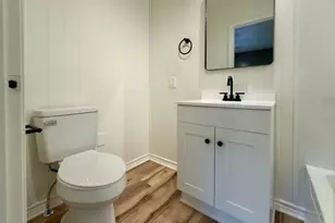 305 W Bryant St, Elm Mott, TX 76640 - Photo 11