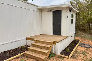 305 W Bryant St, Elm Mott, TX 76640 - Photo 17