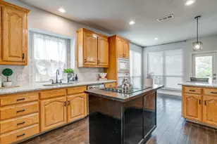 6112 Fannin Dr, Arlington, TX 76001 - Photo 9