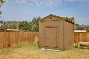 513 Pathfinder St, Collinsville, TX 76233 - Photo 37