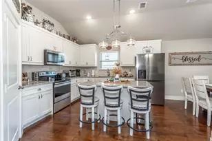 513 Pathfinder St, Collinsville, TX 76233 - Photo 7