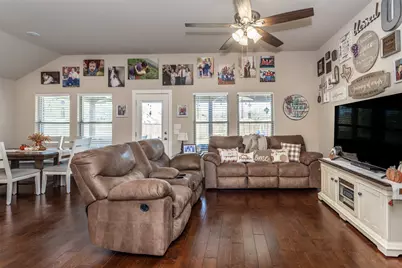 513 Pathfinder Street, Collinsville, TX 76233 - Photo 5