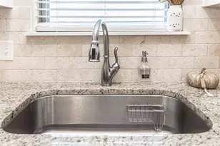 513 Pathfinder St, Collinsville, TX 76233 - Photo 11