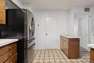 11926 Leisure Dr, Dallas, TX 75243 - Photo 9