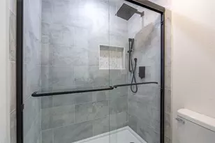 725 Middle Glen Dr, Garland, TX 75043 - Photo 17