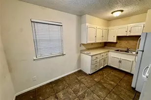 1706 Saddle Rd, Granbury, TX 76049 - Photo 9