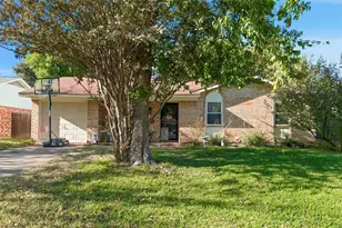 562 W Ferndale Ln, Grand Prairie, TX 75052 - Photo 1
