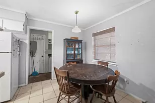 562 W Ferndale Ln, Grand Prairie, TX 75052 - Photo 5