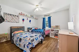 562 W Ferndale Ln, Grand Prairie, TX 75052 - Photo 11