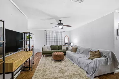 562 W Ferndale Lane, Grand Prairie, TX 75052 - Photo 7