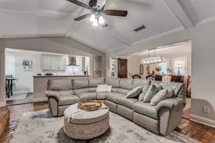 3946 Candlenut Ln, Dallas, TX 75244 - Photo 7