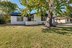 6920 Robinhood Ln, Fort Worth, TX 76112 - Photo 3