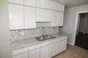 3921 Olympia St, Irving, TX 75062 - Photo 5