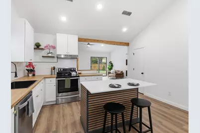 1910 Longmeadow Drive, Arlington, TX 76015 - Photo 3