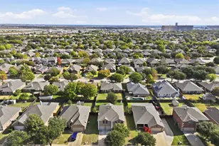 932 Robbins Way, Saginaw, TX 76179 - Photo 3